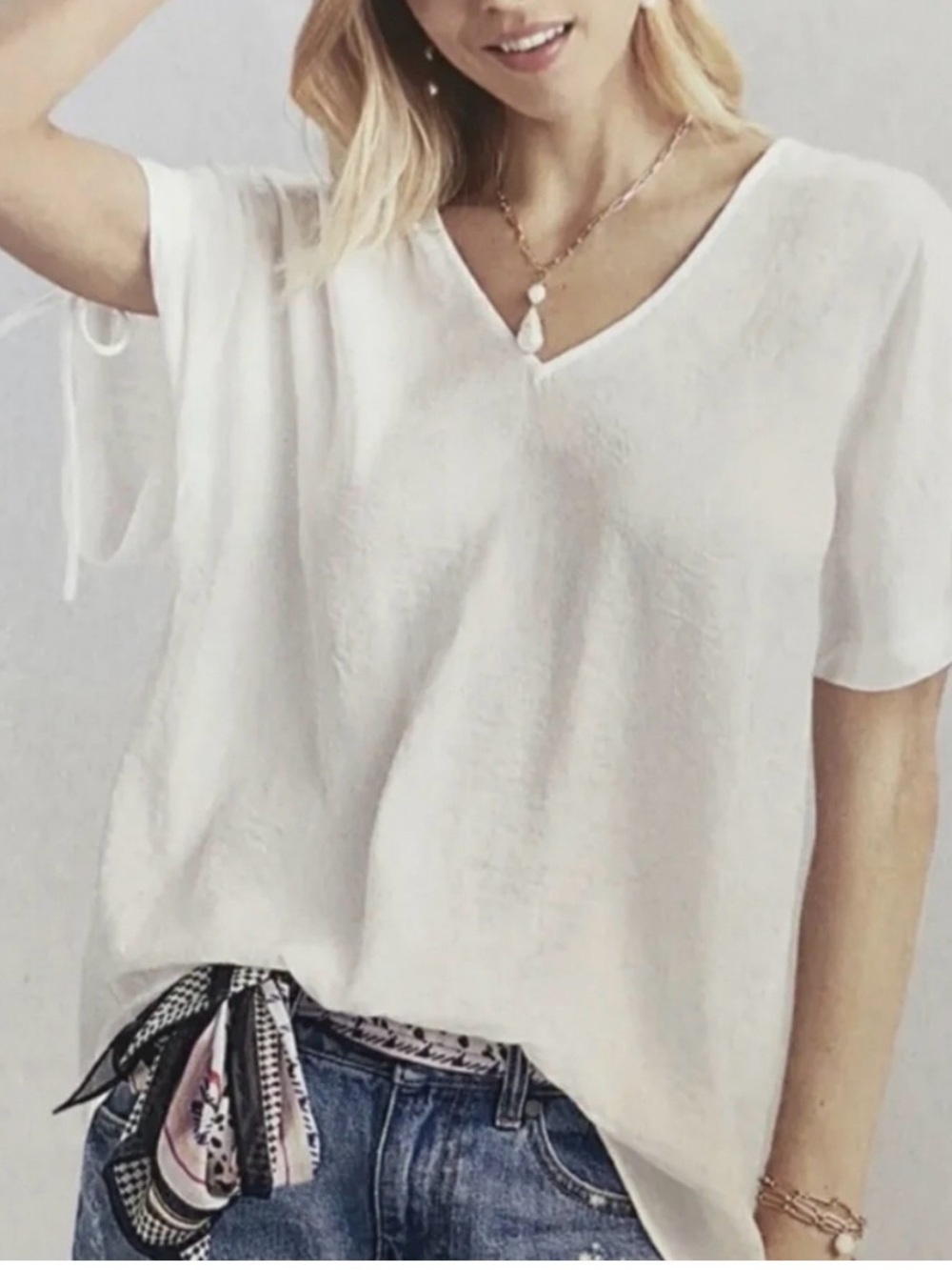 CAbi White V-Neck Seaside Top in Medium
